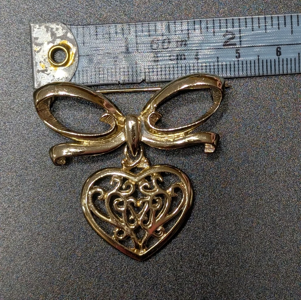 Vintage Elegant Gold Tone Heart Bow Brooch EUC
